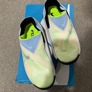 Nike Go Flyease size 6.5womens/5mens White/black-Celestine blue